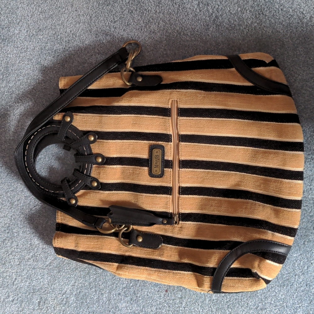 MaggiB purse black and gold